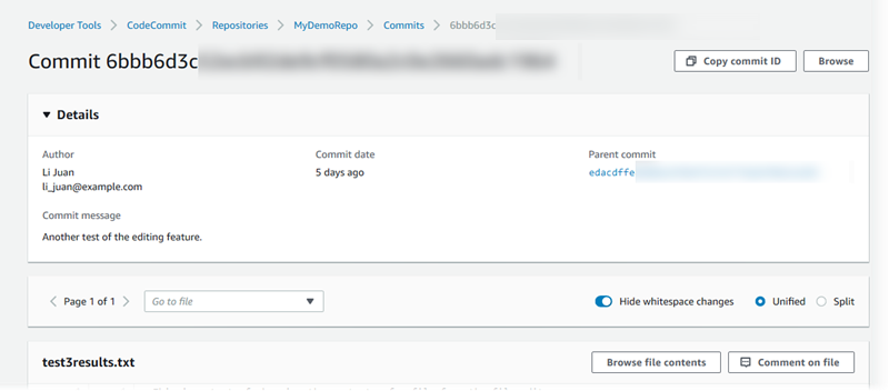 Auswählen der gekürzten Commit-ID zum Anzeigen der Unterschiede zwischen diesem Commit und dem übergeordneten Commit