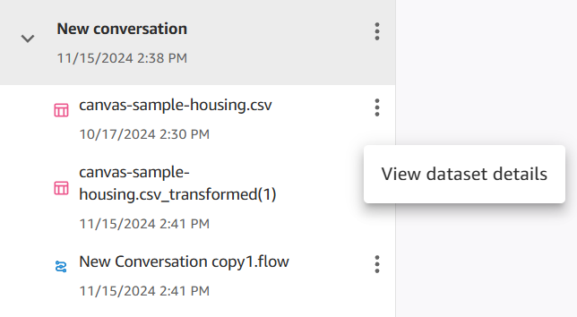 Die Artefakte, bei denen es sich um einen Datensatz und einen transformierten Datensatz handelt, werden in der Seitenleiste eines Q-Developer-Chats angezeigt.