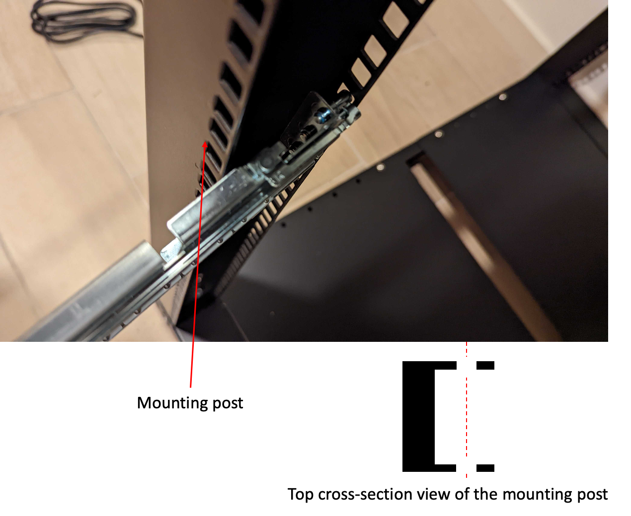 Muestra un soporte de montaje en forma de U.