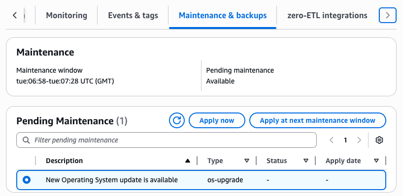 La console Amazon DocumentDB affiche la colonne Maintenance pour les clusters.