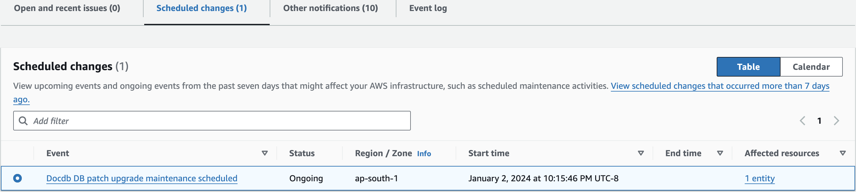La console Amazon DocumentDB affiche l'onglet Modifications planifiées pour les mises à niveau des correctifs du moteur.