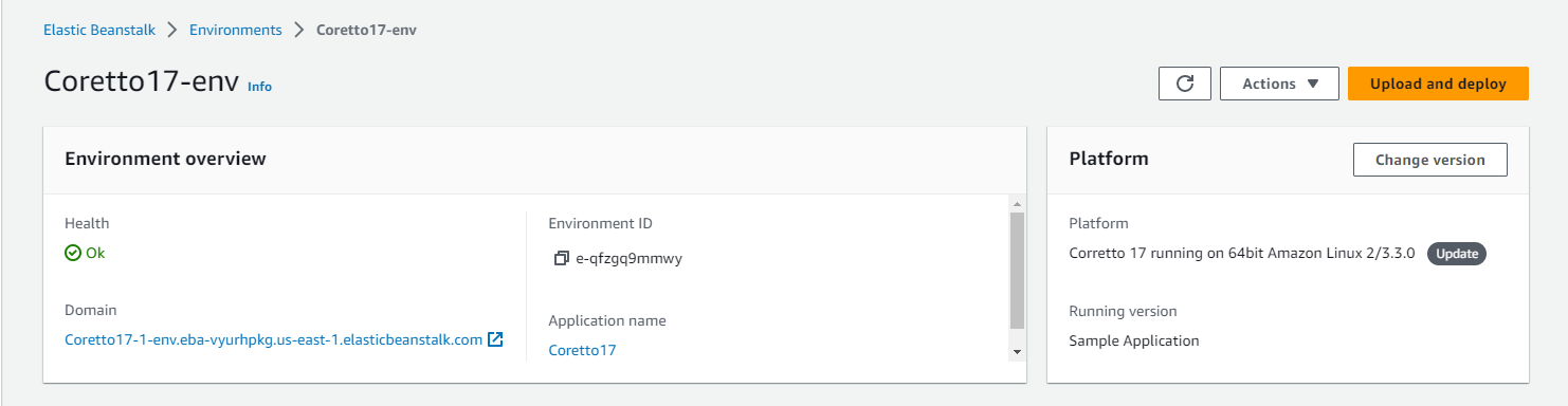 Images qui affichent la moitié supérieure de la page de présentation de l'environnement. L'étiquette d'état située à côté de la version de la plateforme affiche Update.