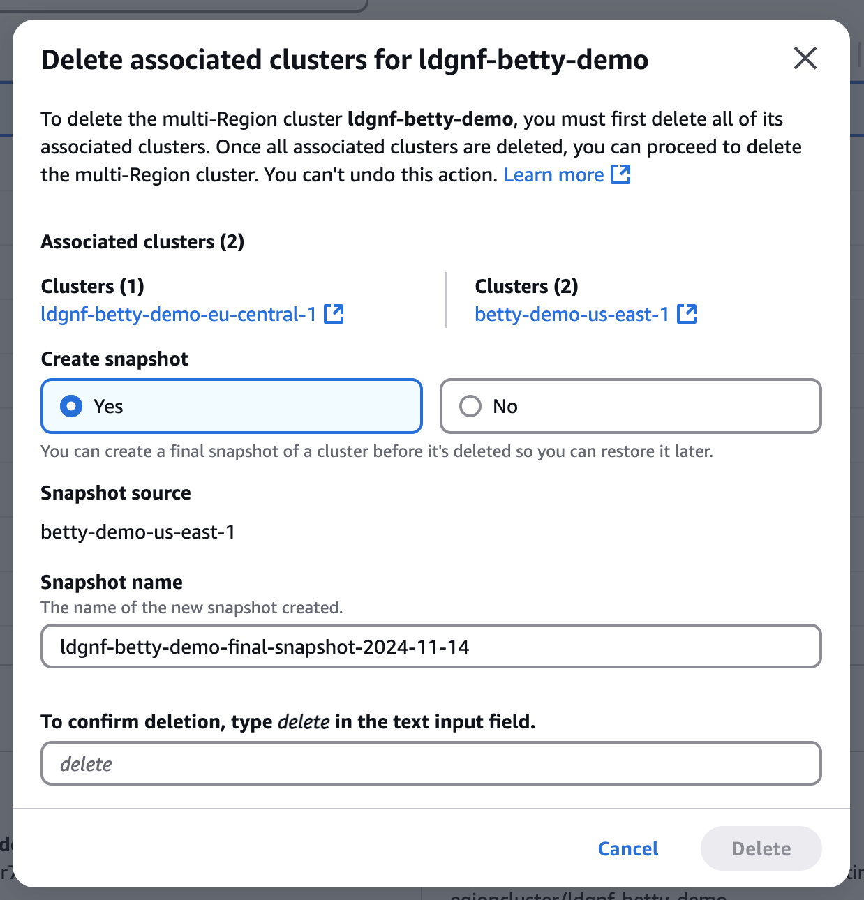 Vue de la console permettant de sélectionner la suppression de tous les clusters associés à un cluster multirégional.