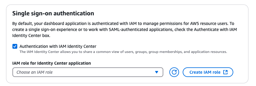 La zone « Authentification par authentification unique » avec la case « Authentification avec IAM Identity Center » sélectionnée.