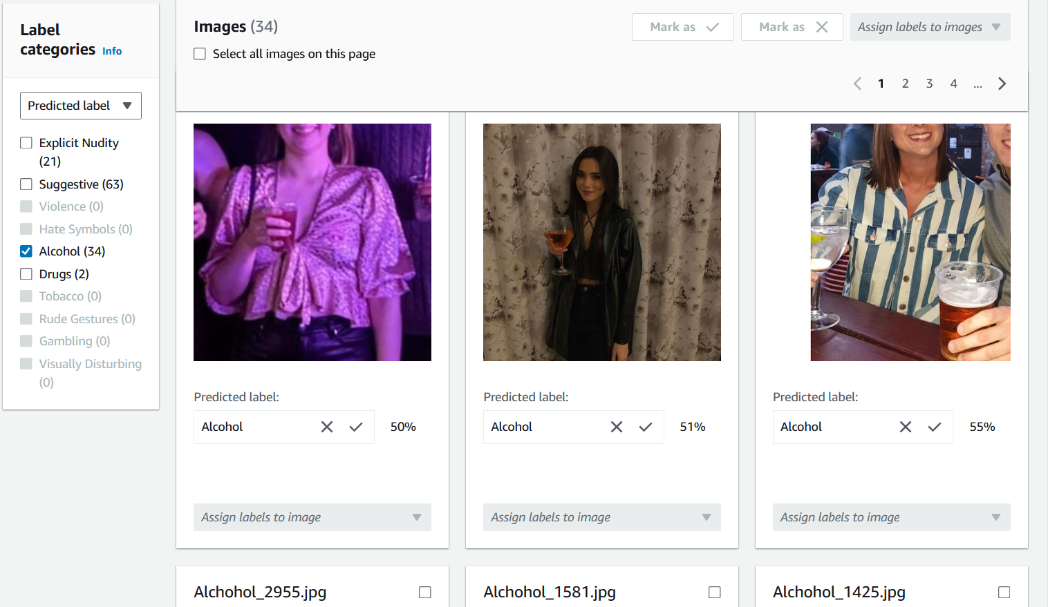 Trois images représentant des personnes en possession de boissons alcoolisées, utilisées pour illustrer la prédiction de la catégorie « Alcool » pour les étiquettes illustrées.
