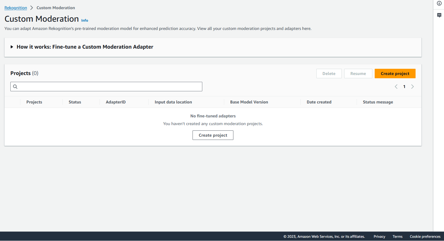 L'interface de modération personnalisée de Rekognition ne montre aucun adaptateur ou option affiné existant pour créer un nouveau projet ou une nouvelle recherche.