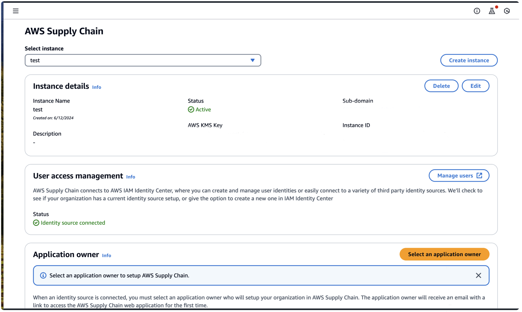 Rantai Pasokan AWS interface showing instance details, user access management, and application owner selection.