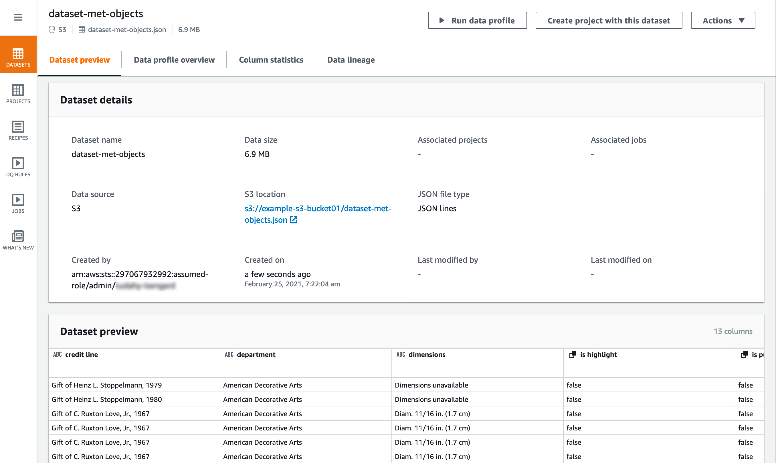 Detail dan pratinjau kumpulan data yang menampilkan metadata dan baris sampel dari file JSON yang disimpan di S3.