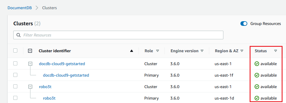 Kolom status yang menunjukkan status yang tersedia untuk cluster dan instance di halaman Clusters.