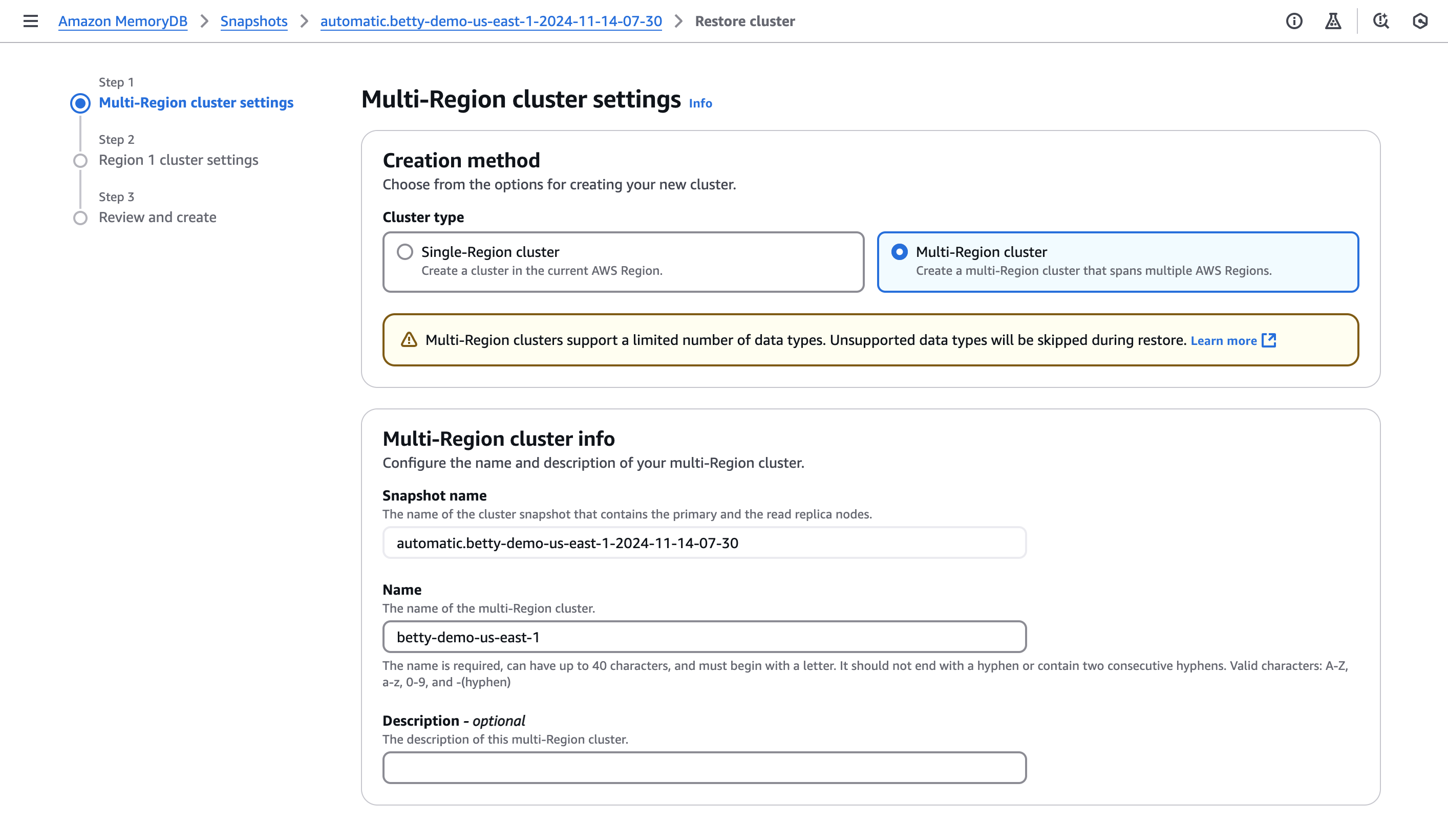 Tampilan konsol untuk memilih snapshot sumber untuk dipulihkan ke klaster Multi-Wilayah.