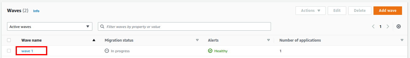 Wave management interface showing one active wave with in-progress migration status and healthy alerts.
