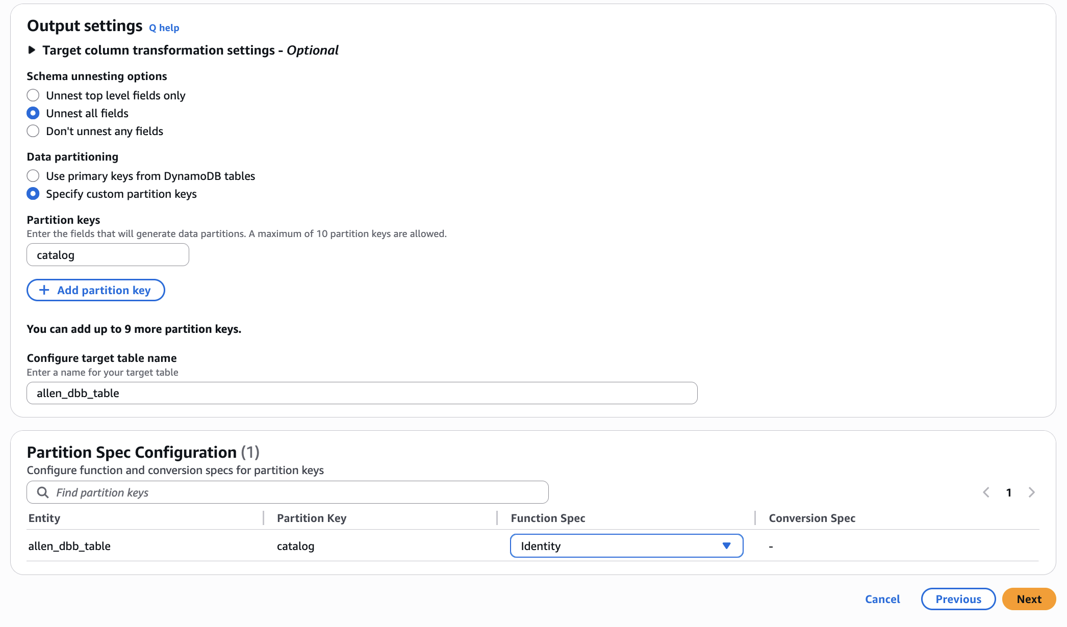 La schermata mostra le impostazioni di output con la configurazione delle chiavi di partizione personalizzate e la tabella Partition Spec Configuration.