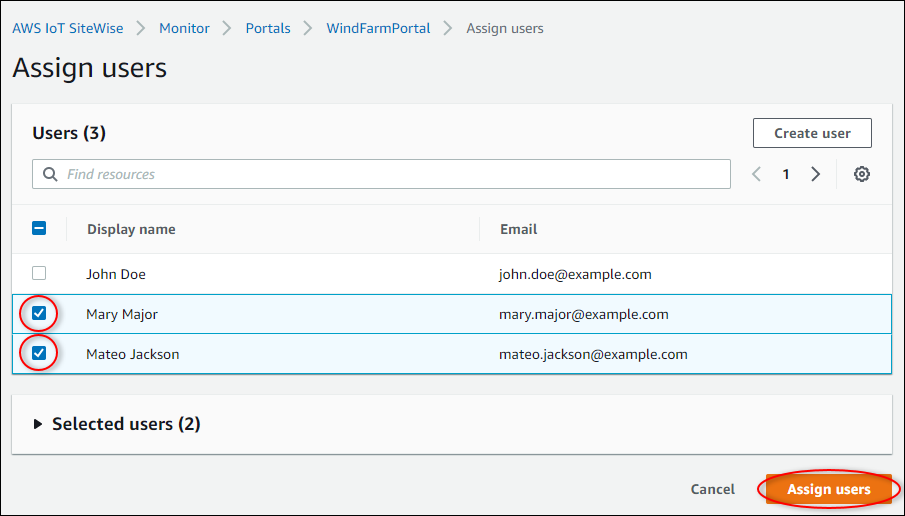 La pagina «Assegna utenti» con i nuovi utenti di IAM Identity Center evidenziati.