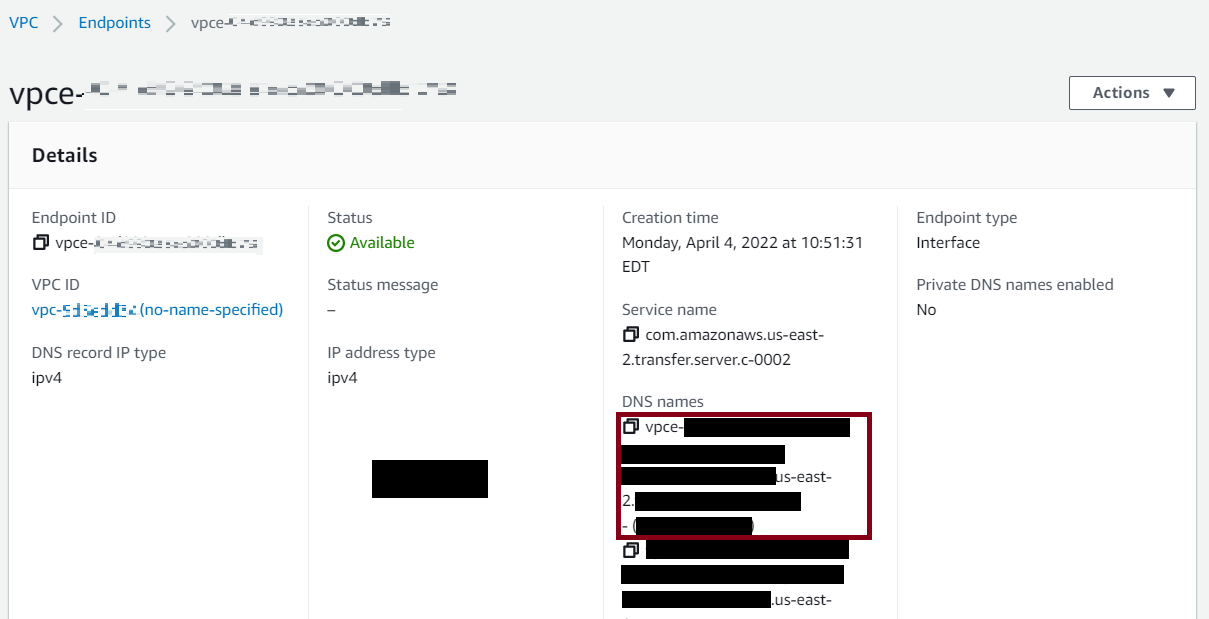 La pagina degli endpoint della console Amazon VPC, che mostra i nomi DNS per un endpoint selezionato.