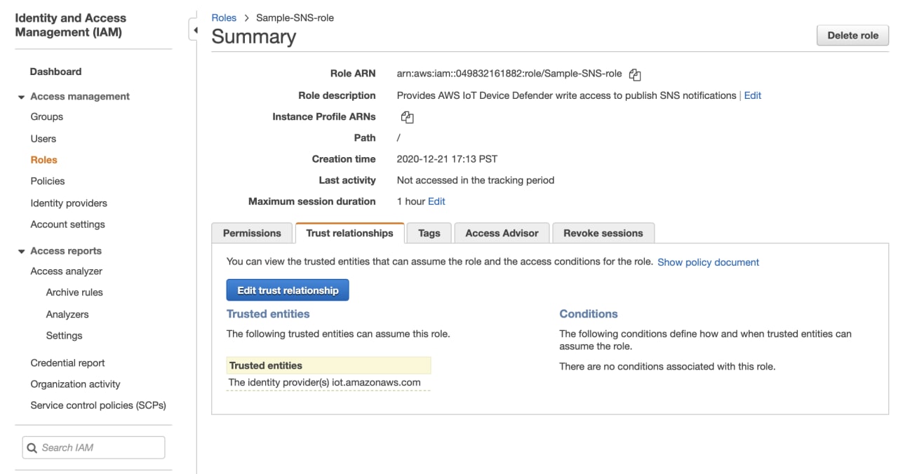 ロール ARN、SNS 通知を送信するための AWS IoT Device Defender 書き込みアクセスを提供するロールの説明、パス、作成時刻、および信頼されたエンティティを示す IAM Sample-SNS-role の概要