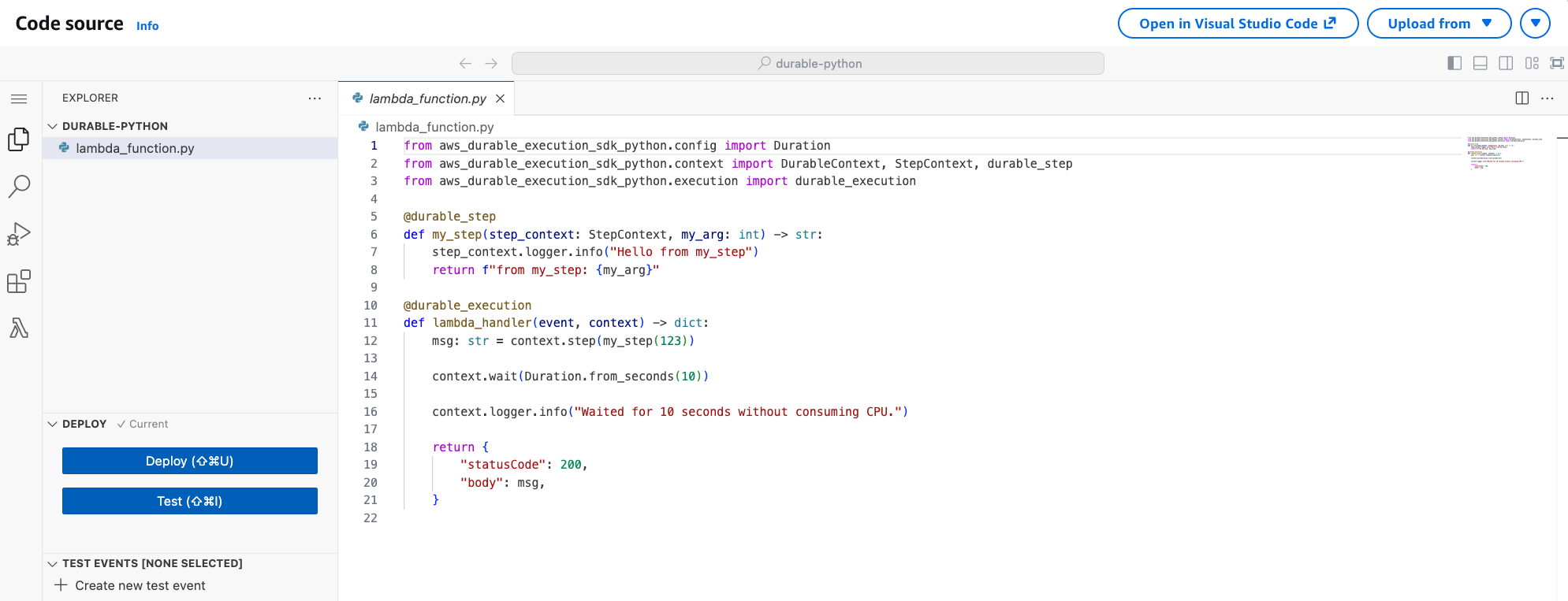 コンソールのコードエディターとファイルエクスプローラーの lambda_function.py ファイルを示す図