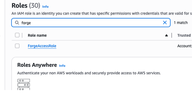 結果に Forge フィルターと ForgeAccessRole を示す検索フィールドを含む IAM ロールページ。