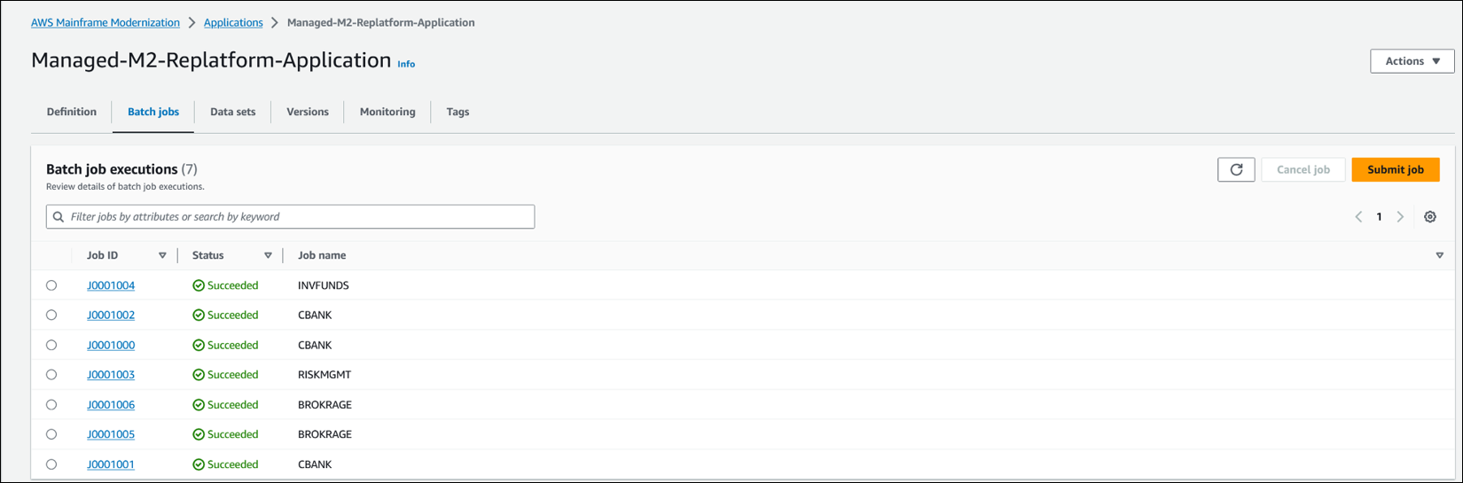AWS Mainframe Modernization 콘솔에 나열된 작업 및 상태입니다.