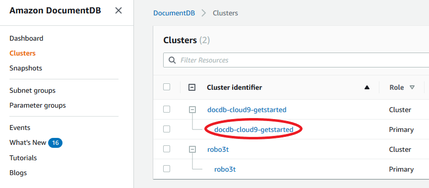 Imagem da caixa de navegação Clusters mostrando uma lista de links de cluster existentes e seus links de instância correspondentes.
