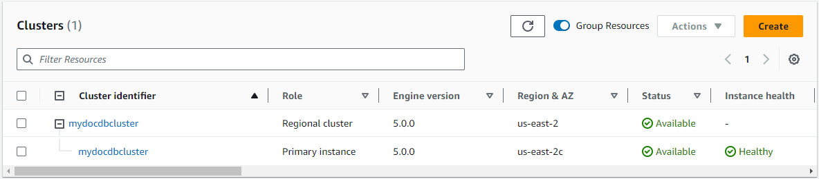 Amazon DocumentDB 集群列表，其中显示了包含主实例详细信息的区域集群。