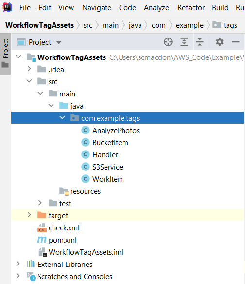 项目结构显示了用于标记工作流资产的 Java 类 AnalyzePhotos，例如、、Handler BucketItem、S3Service 和。 WorkItem