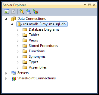Server Explorer window showing database structure with tables, views, and other components.