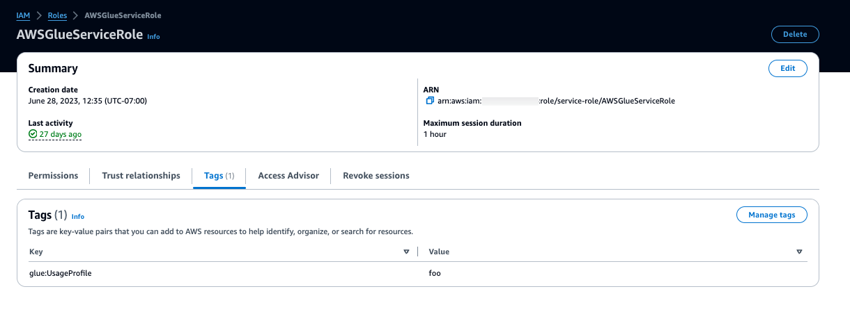將標籤新增至 IAM 角色的範例。